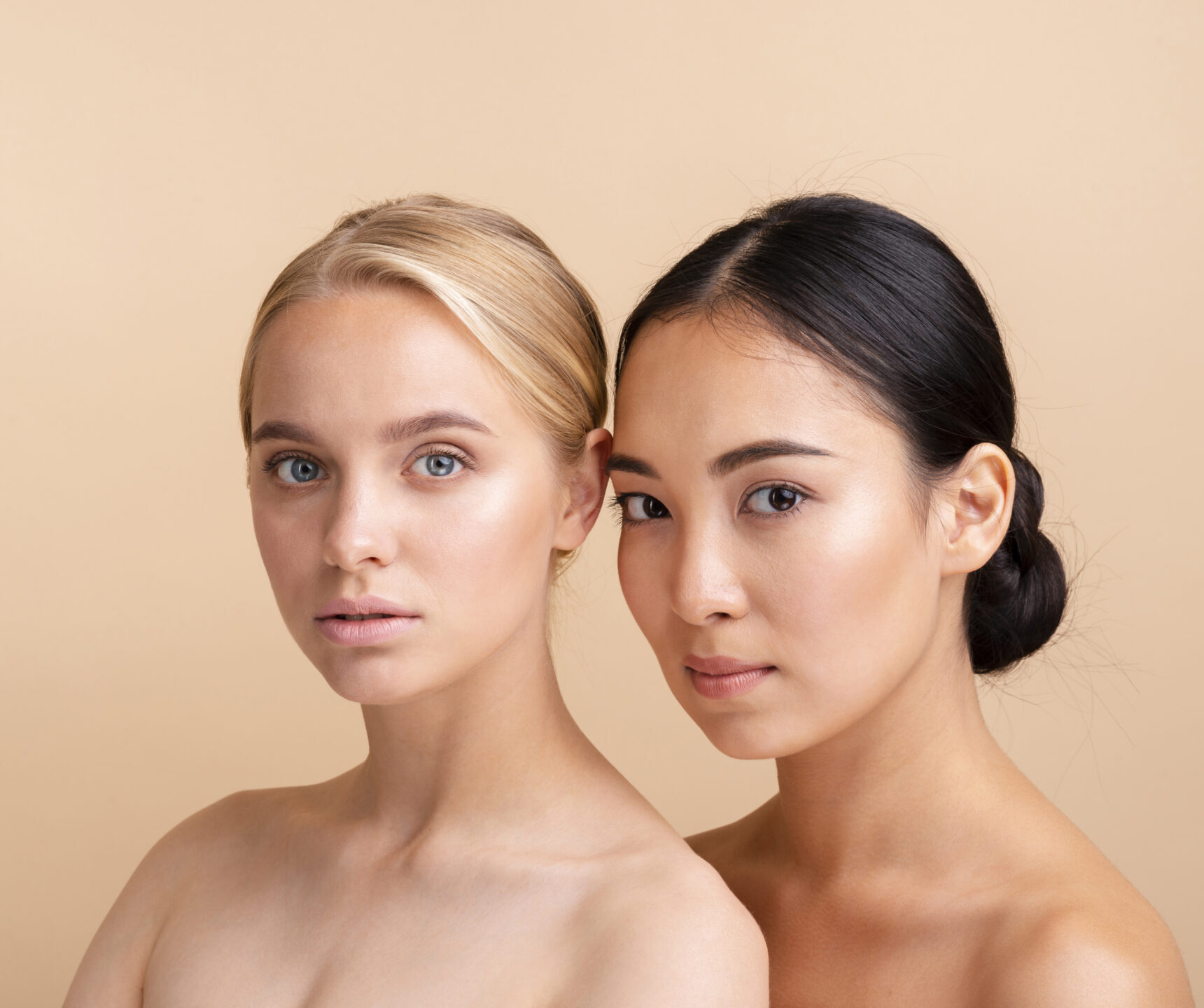close-up-beautiful-models-posing-together