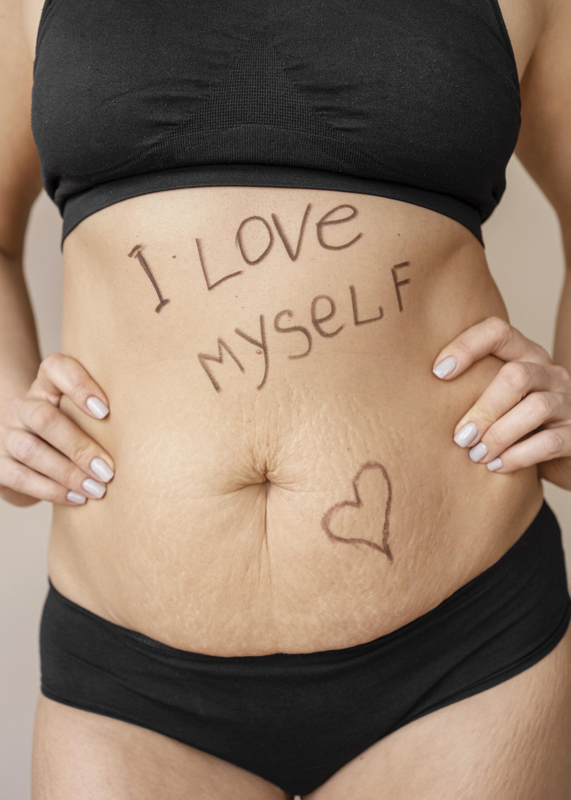 close-up-woman-with-positive-message